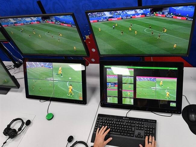 La Fifa introdujo el VAR en el Mundial de Rusia 2018, pero la Uefa prefirió no precipitarse en la Liga de Campeones. . Foto: Agencia AFP