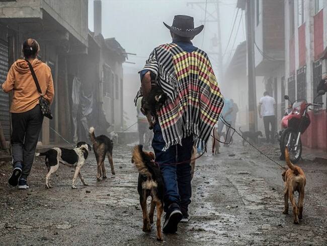 Miles de desplazados se han dirigido al caso urbano de Ituango por amenazas en sus veredas. Foto: Getty Images