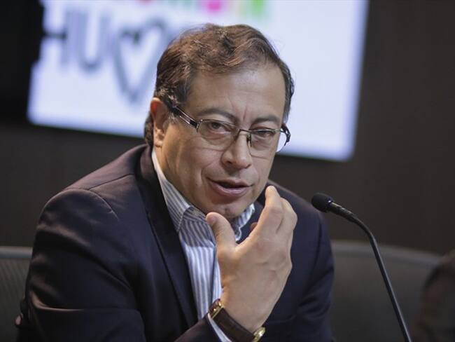 Fuertes reacciones a trino de Petro sobre el azúcar