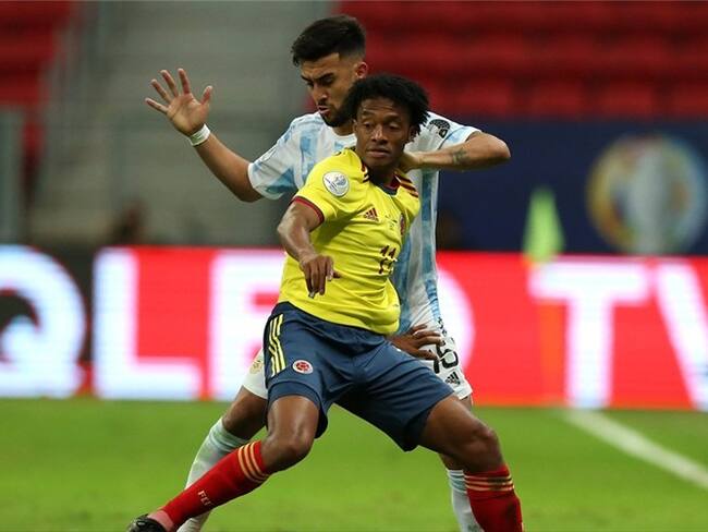Nicolás González y Juan Guillermo Cuadrado en la semifinal de la Copa América 2021. Foto: Alexandre Schneider/Getty Images