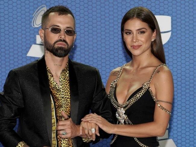 Mike Bahía y Greeicy Rendón en la entrega número 21 de los Latin Grammy. Foto: Getty Images/Rodrigo Varela