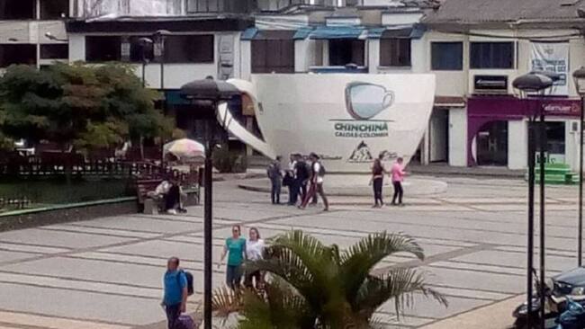 Ya restablecieron el servicio de agua en Chinchiná. Crédito: Óscar M. Ramírez.