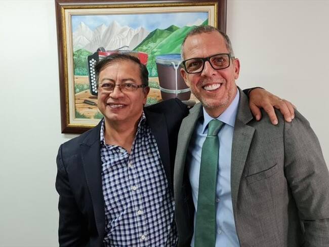 Gustavo Petro anunció que el líder cristiano del movimiento Levántate Colombia, Alfredo Saade, continuará en el Pacto Histórico.. Foto: Cortesía: Gustavo Petro