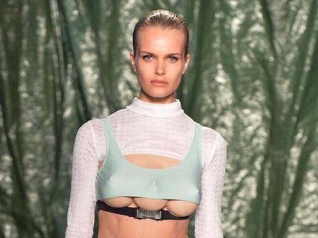 Modelos con tres senos modelaron en la pasarela de la marca Gcds . Foto: Instagram