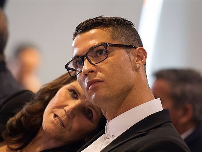 Mamá de Ronaldo no contiene el llanto por regreso de su hijo al Manchester United. Foto: Getty Images / Denis Doyle / Fotógrafo autónomo