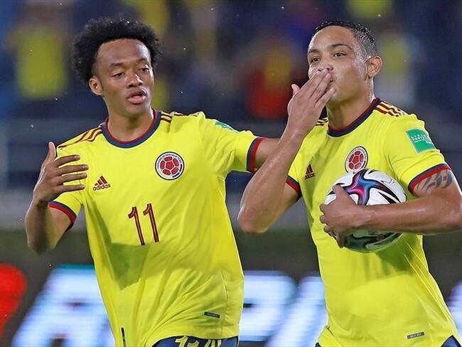 Juan Guillermo Cuadrado y Luis Fernando Muriel en el partido ante Argentina por Eliminatorias. Foto: Colprensa - Cortesía FCF