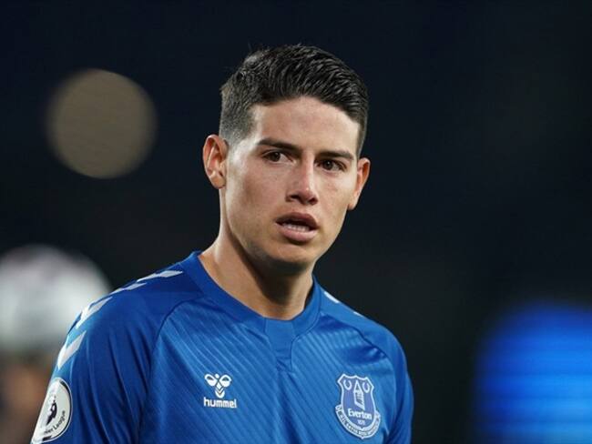 James Rodríguez vistiendo la camiseta del Everton 2020/2021. Foto: Jon Super - Pool/Getty Images