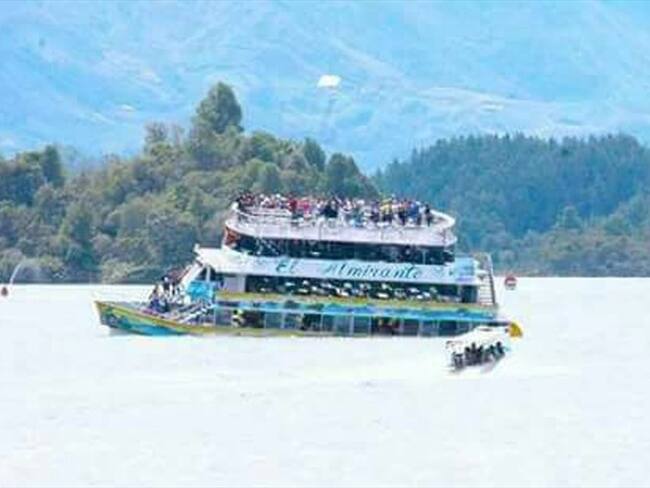 Procuraduría indagará los hechos que llevaron a la tragedia en embalse de Guatapé tras el hundimiento de la embarcación "El Almirante". Foto: Colprensa
