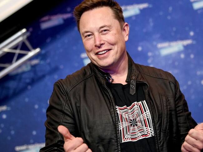 Empresa de Musk muestra a un mono con un chip implantado usando un videojuego. Foto: Getty Images