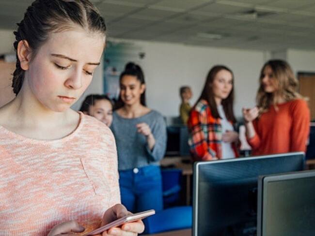 Experto en ciberacoso explica cómo evitar el acoso por redes sociales